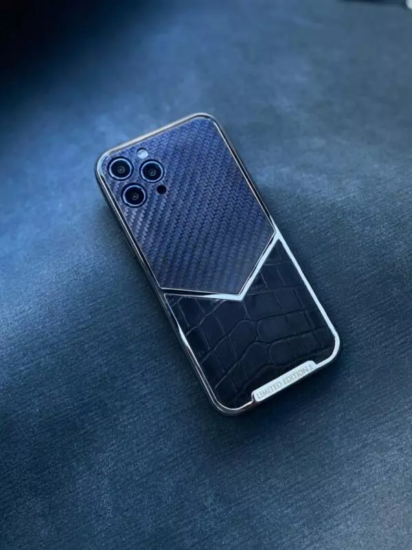 Противоударный карбоновый чёрный чехол ручной работы со стальной рамкой Mobcase 1468
