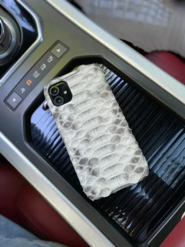 Белый кожаный чехол из питона Mobcase 1514 для iPhone 11