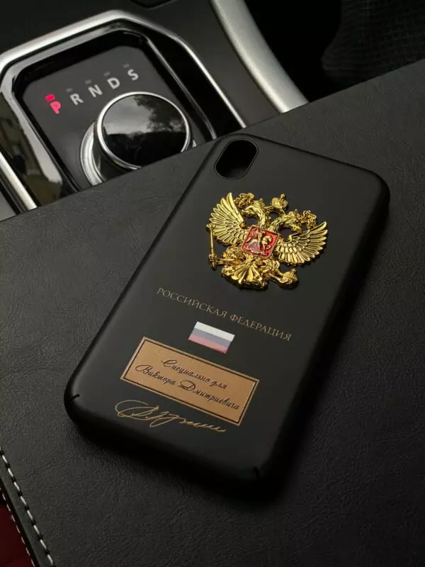 Чёрный чехол с гербом России Mobcase 1550 для iPhone XR