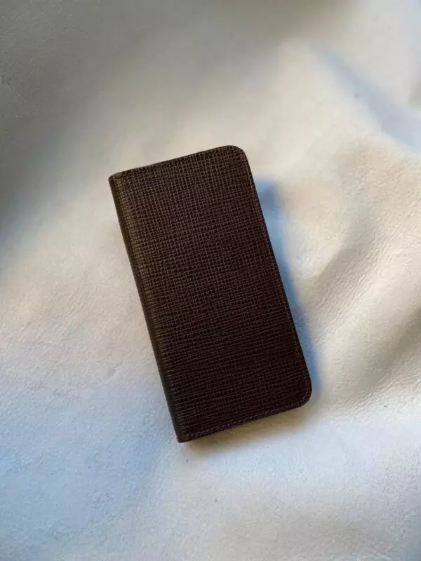 Кожаный чёрный чехол-книжка ручной работы Mobcase 1578 для iPhone 13 Pro