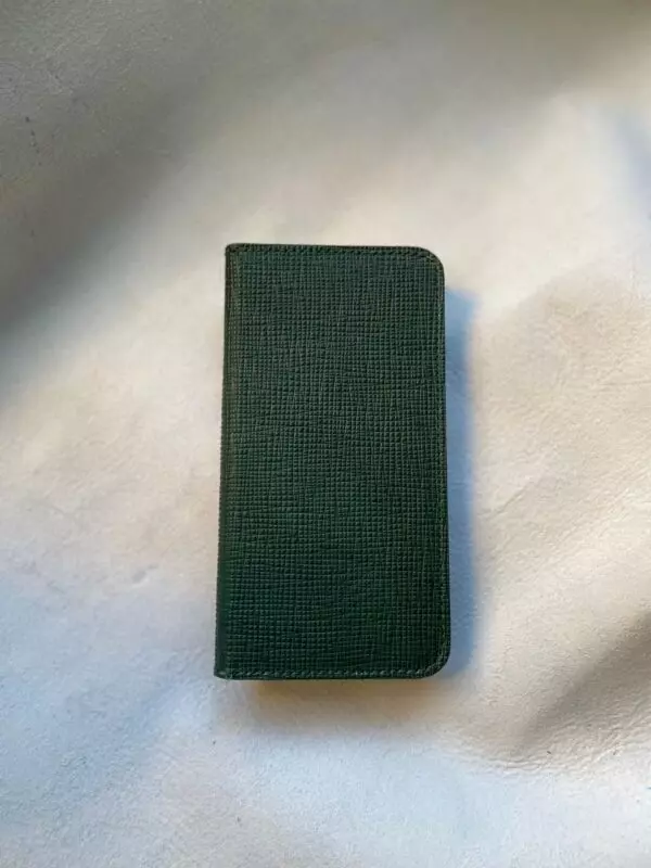 Кожаный зелёный чехол-книжка ручной работы Mobcase 1579 для iPhone 13 Pro Max
