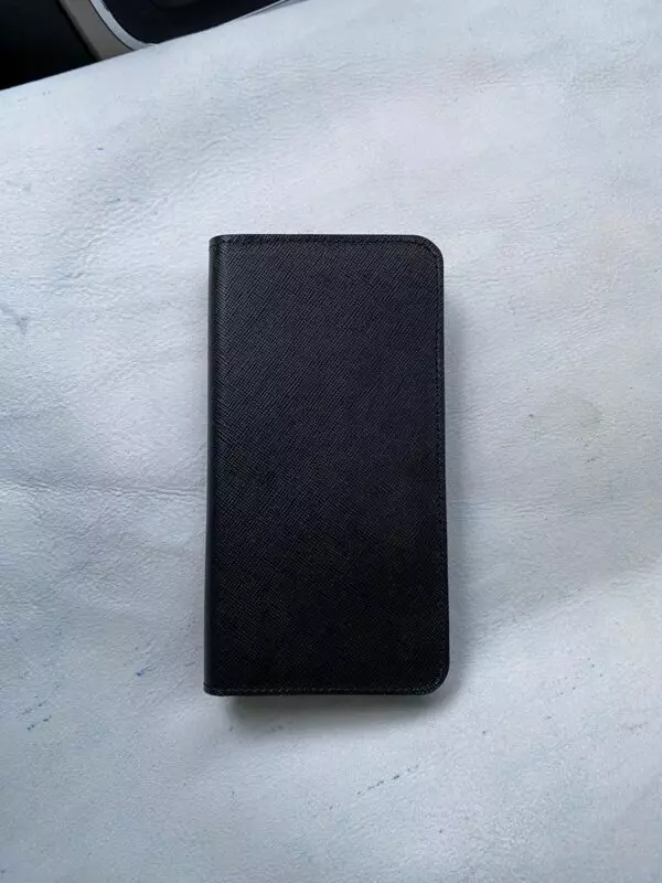 Чёрный кожаный чехол-книжка ручной работы Mobcase 1600