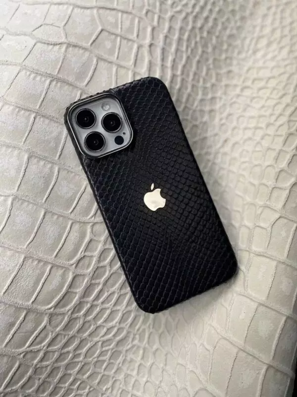 Чёрный кожаный чехол с логотипом Apple Mobcase 1685