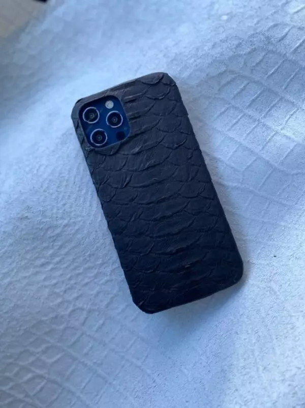 Чёрный кожаный чехол из питона Mobcase 1693