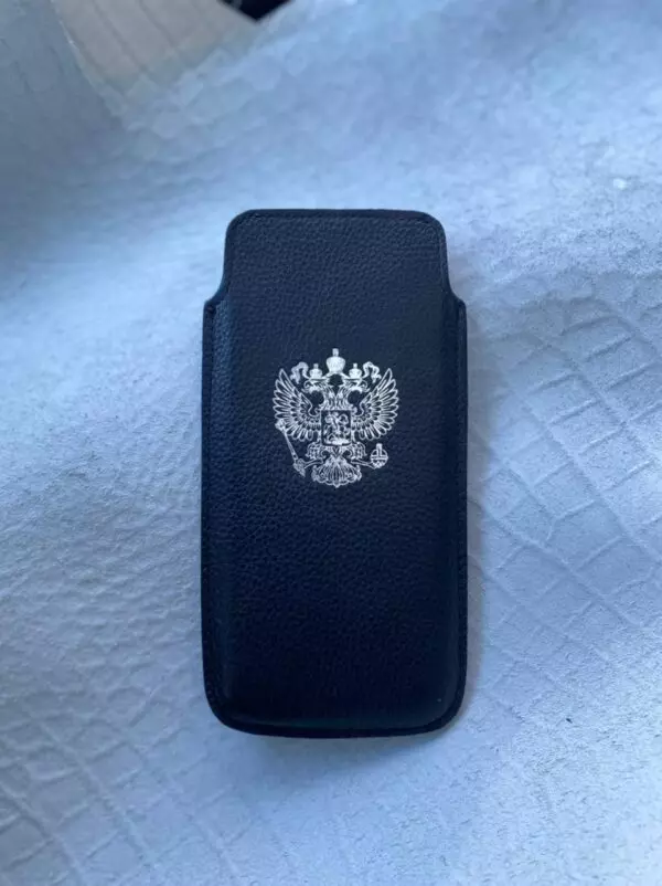 Чёрный кожаный чехол-карман с гербом России Mobcase 1696
