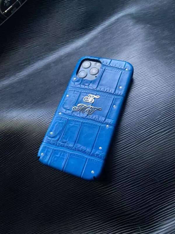 Синий кожаный чехол из крокодила с инициалами из серебра Mobcase 1702