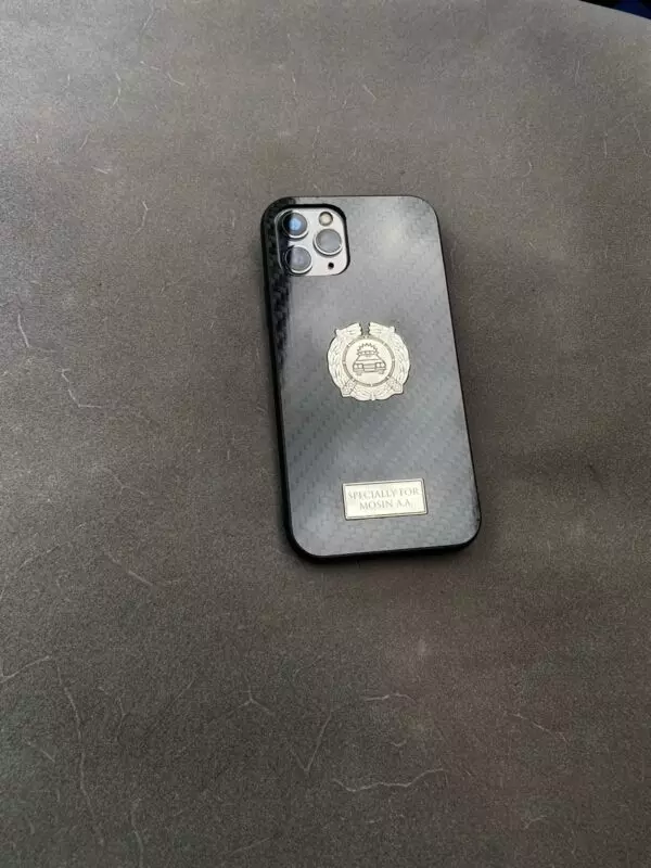 Чёрный противоударный силиконовый чехол с карбоном и логотипом Mobcase 1727