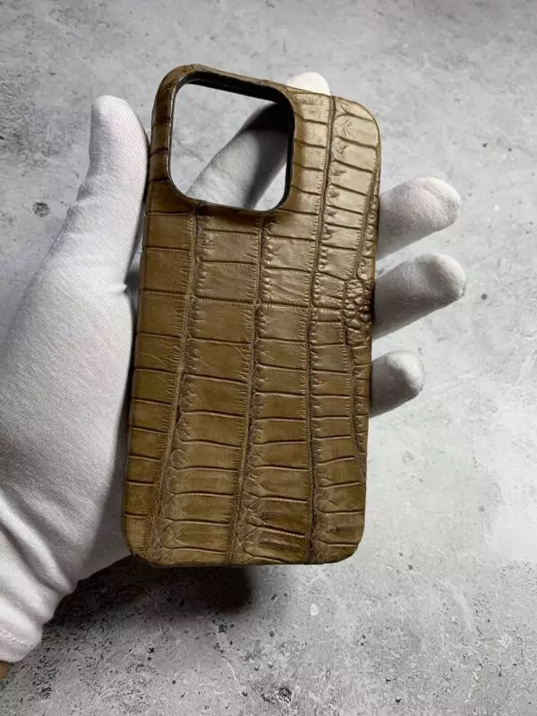 Оливковый кожаный чехол из крокодила Mobcase 1733 для iPhone 13 Pro