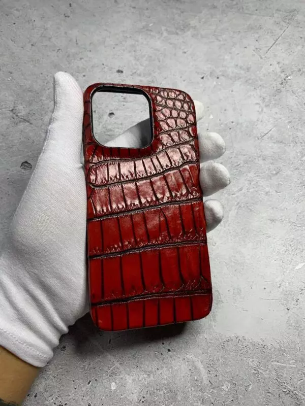 Вишнёвый кожаный чехол из крокодила Mobcase 1734 для iPhone 13 Pro