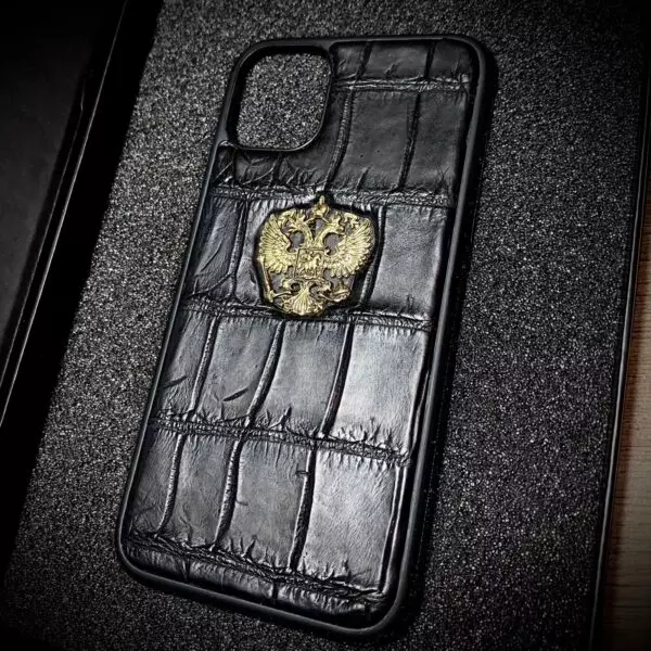 Чёрный противоударный чехол из кожи крокодила с гербом России Mobcase 1759 для iPhone 14 Pro