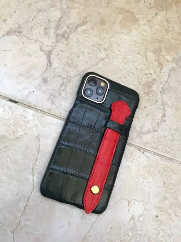 Чёрный кожаный чехол с ремешком для пальцев Mobcase 1767 для iPhone 14 Pro Max