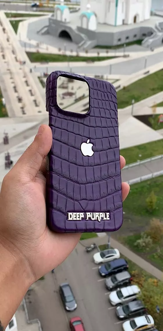 Фиолетовый кожаный чехол с логотипом Apple и надписью Deep Purple Mobcase 1798 для iPhone