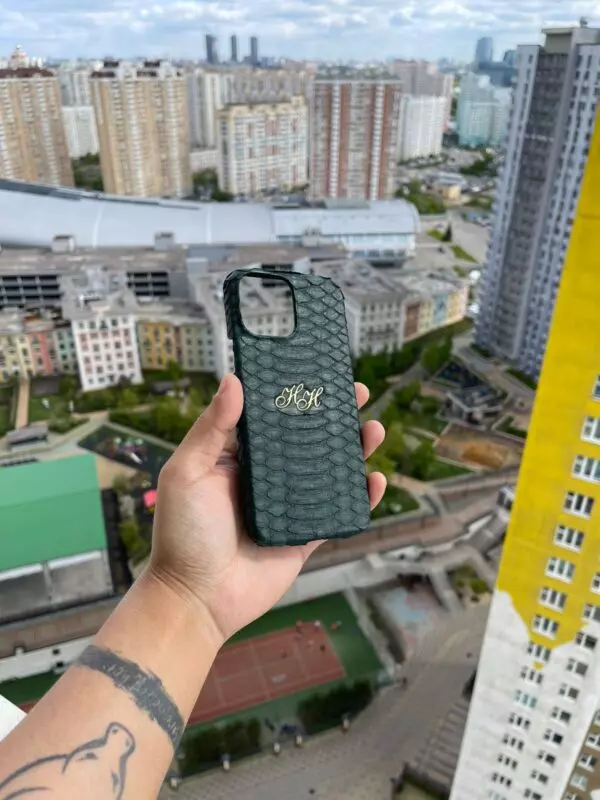 Зелёный чехол из кожи питона с двумя инициалами Н Н MobCase 1820