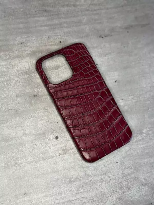 Бордовый кожаный чехол из крокодила MobCase 1953