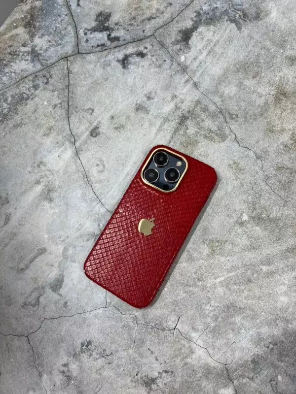 Красный кожаный чехол из питона с логотипом Apple MobCase 1956