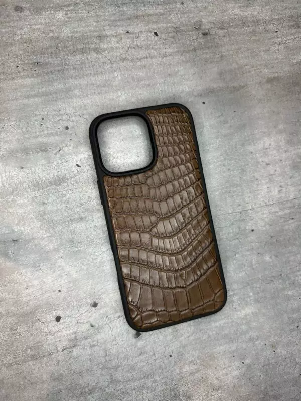 Коричневый кожаный чехол из крокодила MobCase 1982