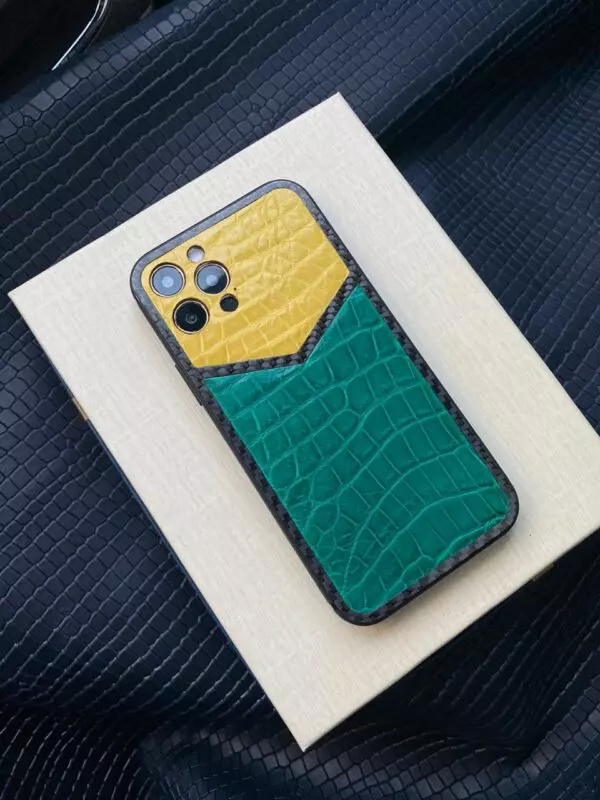 Противоударный чехол с карбоном и кожей крокодила Mobcase 1329