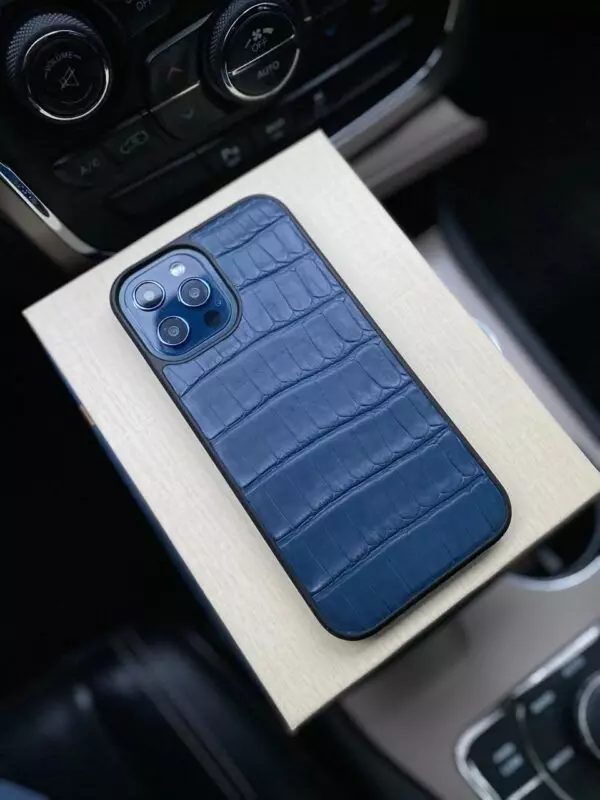 Противоударный кожаный чехол из тёмно-синей кожи крокодила Mobcase 1317