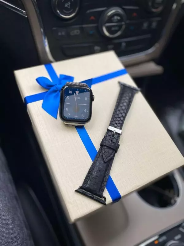 Ремешок из чёрной кожи питона Mobcase 742 для Apple Watch